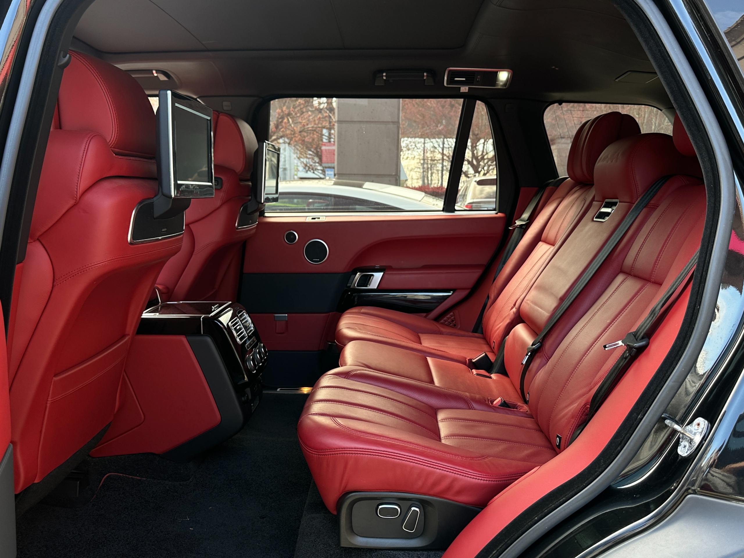 2015 Land Rover Range Rover - Image 14